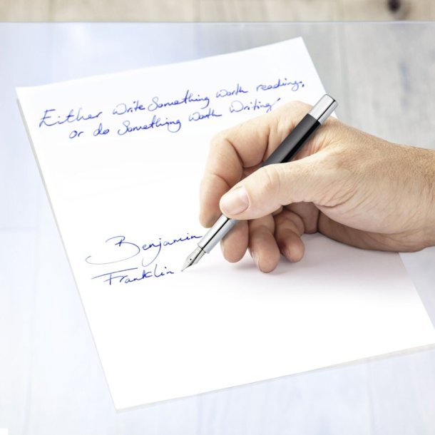 Staedtler Fyldepen - Triplus medium - sort - (bl skrift)